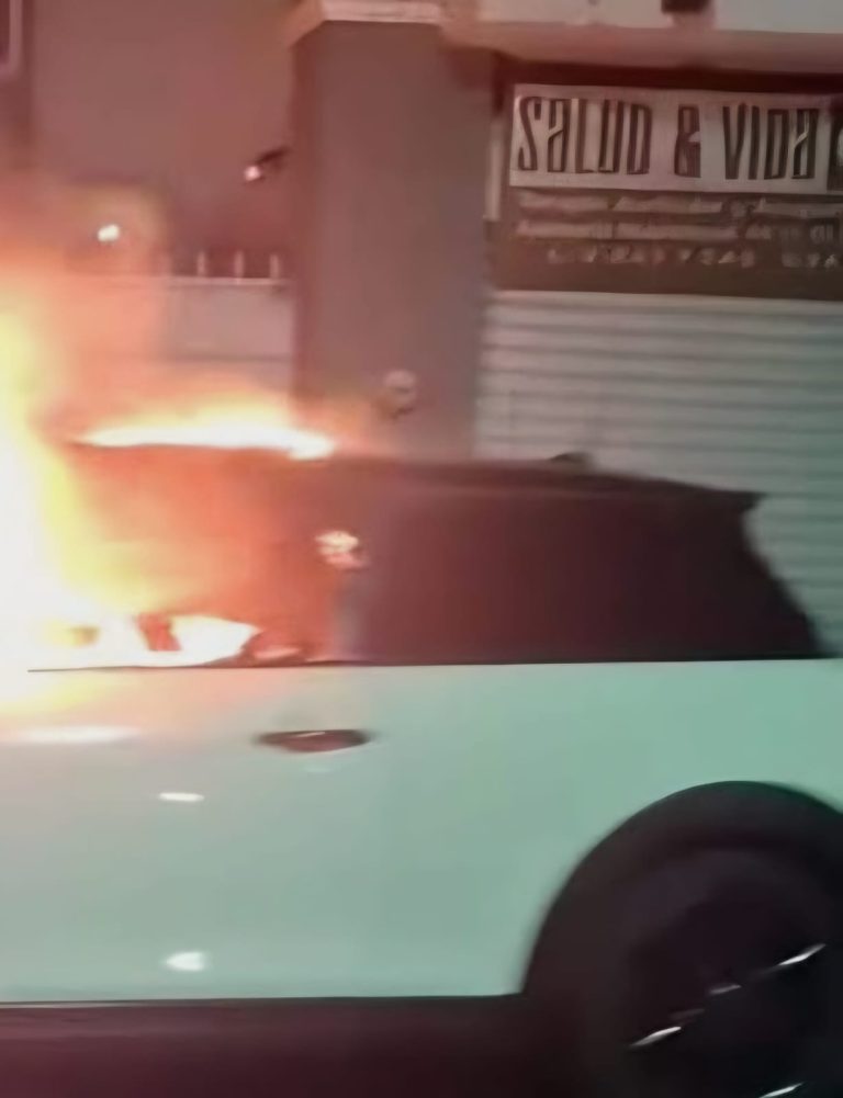 Se registra incendio de auto en la colonia Eréndira, Morelia 