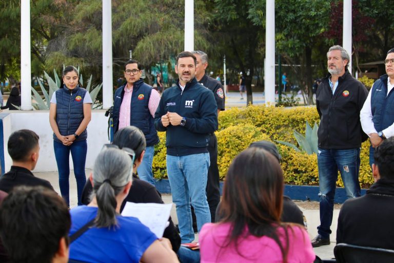 Imparte ayuntamiento curso de primeros auxilios a vecinos de la Unidad Deportiva Indeco