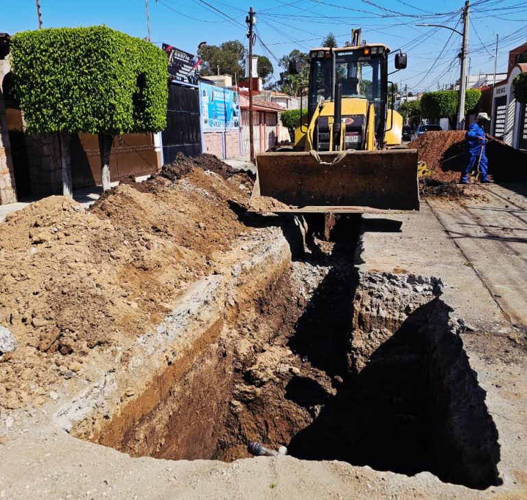 Supervisan trabajos de reparación de drenaje en la colonia Nueva Chapultepec