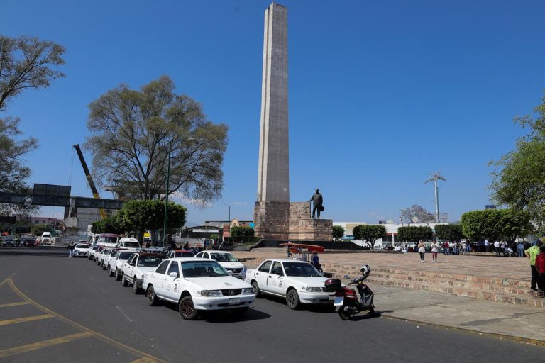 Acusa Bedolla trasfondo político en bloqueos de transportistas