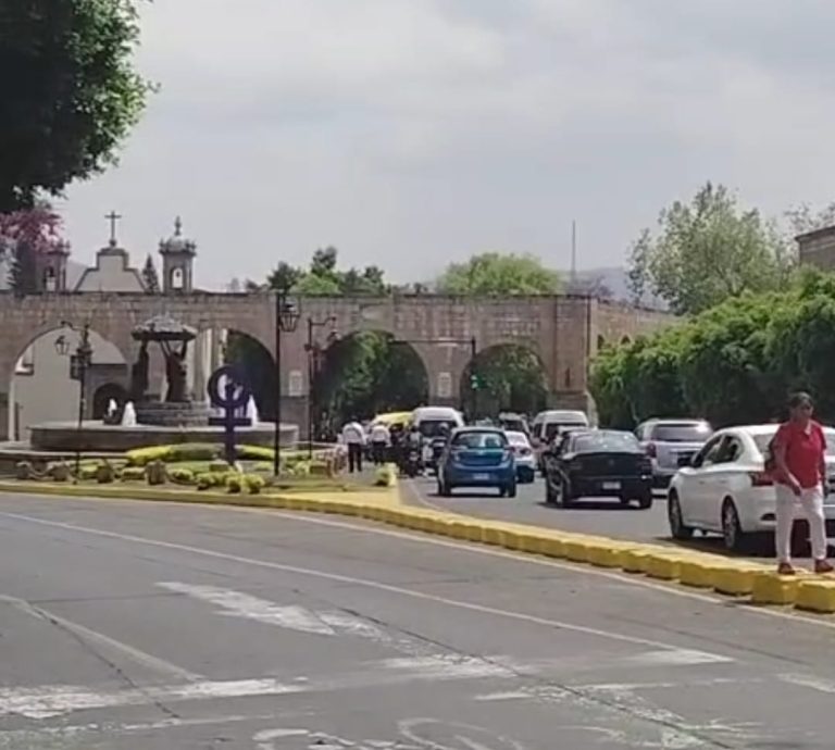 Se restablece el tránsito tras bloqueo de normalistas a la altura de Las Tarascas, en Morelia