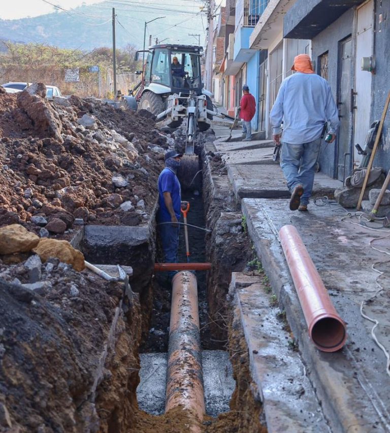 Se supervisa mejora de drenaje en Lomas del Punhuato