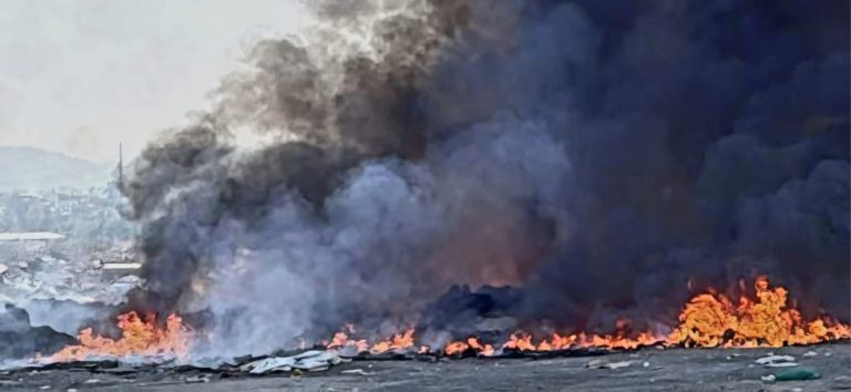 Incendio de basura y llantas moviliza a los bomberos de Tarímbaro
