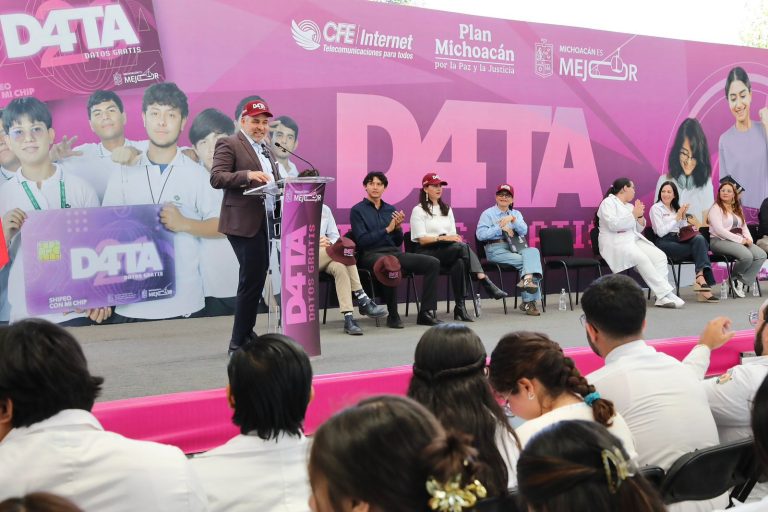 Inicia entrega de chips y tarjetas SIM de D4TA, datos gratis a 107 mil estudiantes de Zamora