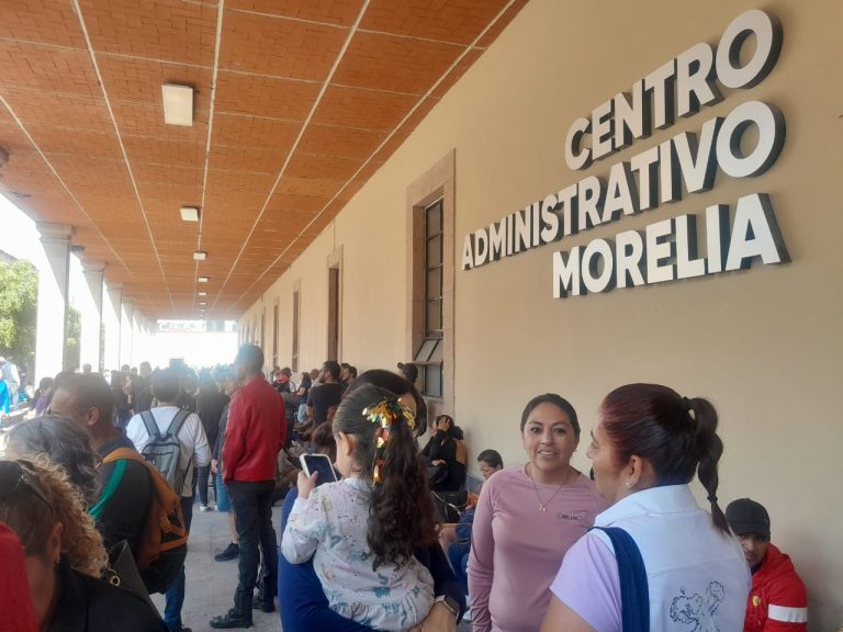 Magisterio centista toma alcaldías en las 22 regiones de Michoacán en busca de entregar pliego petitorio a autoridades locales