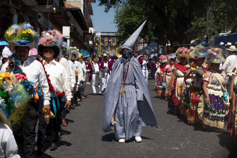 Todo listo para la inauguración en Uruapan del Tianguis Artesanal de Domingo de Ramos