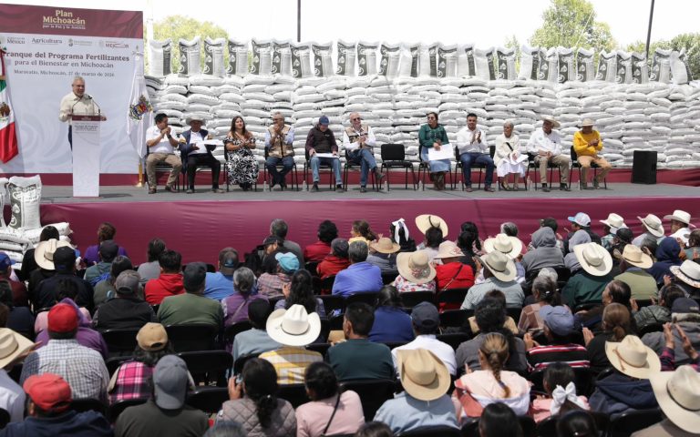 Arrancan entrega de fertilizantes gratuitos a productores michoacanos