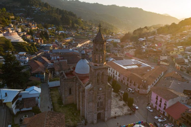 En Semana Santa, Angangueo es la alternativa para vivir el misticismo de un destino legendario