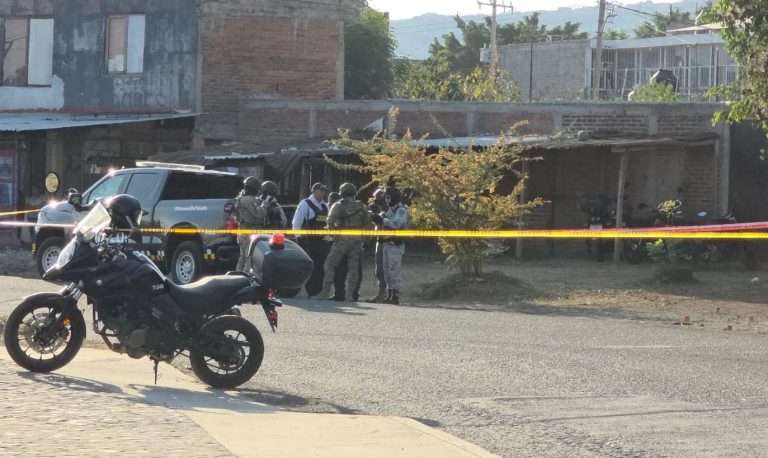 Motosicarios balean a tres jóvenes en una barbería, al poniente de Morelia