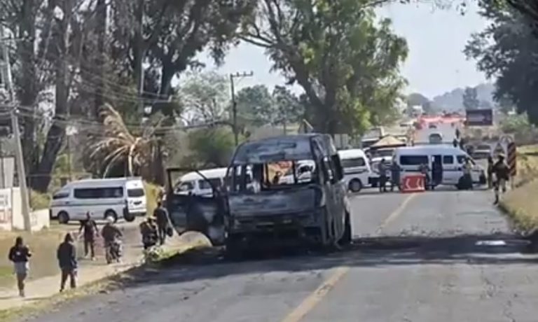 Tras quema de combi, transportistas exigen seguridad y bloquean la Tarímbaro-Álvaro Obregón