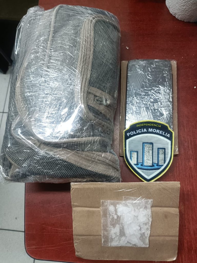 Policía Morelia detiene a mujer por delitos contra la salud en Los Girasoles