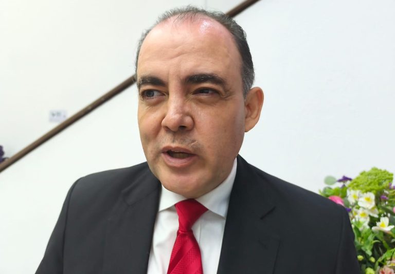 Facturas por 5 mdp y un elevador inexistente; Baltazar Gaona pone bajo la lupa las finanzas del Congreso