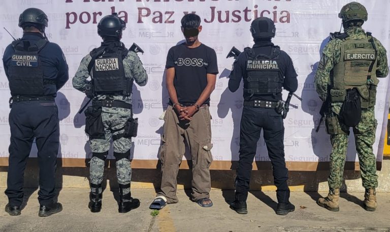 Detienen a individuo con droga y motocicleta en Buenavista