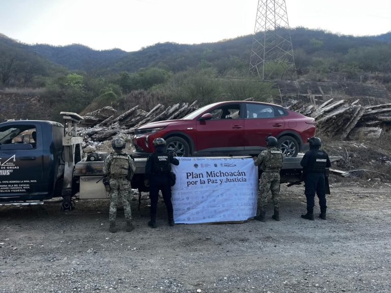 Marinos detienen a 7 presuntos delincuentes, aseguran equipo bélico y droga