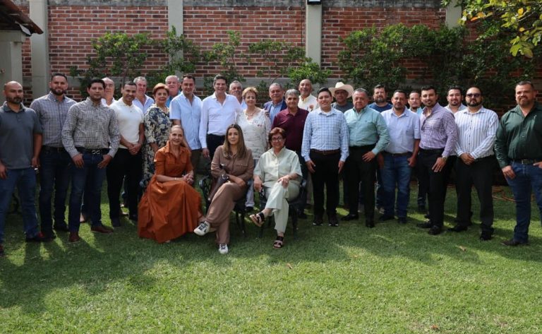 Se reúne Alfonso Martínez Alcázar con productores y porcicultores del Bajío