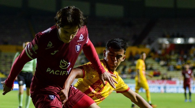 Con dos penales, un autogol y superioridad numérica, Atlético Morelia vence a Tepatitlán 3-2