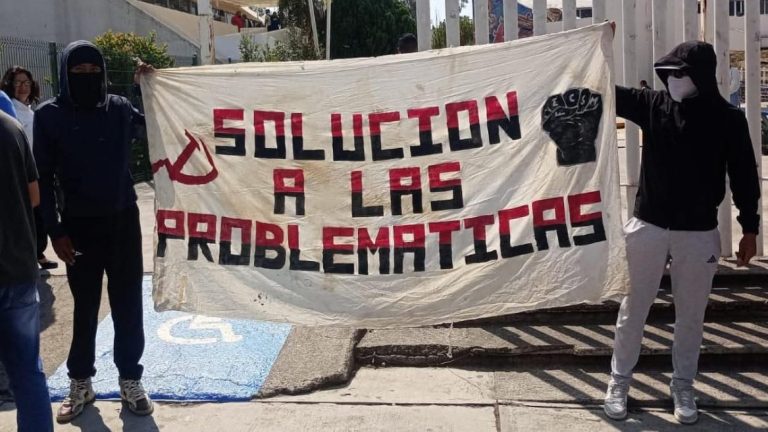 Normalistas de Tiripetio bloquean SEE en contra de posible recorte de 10 mdp a beca alimentaria