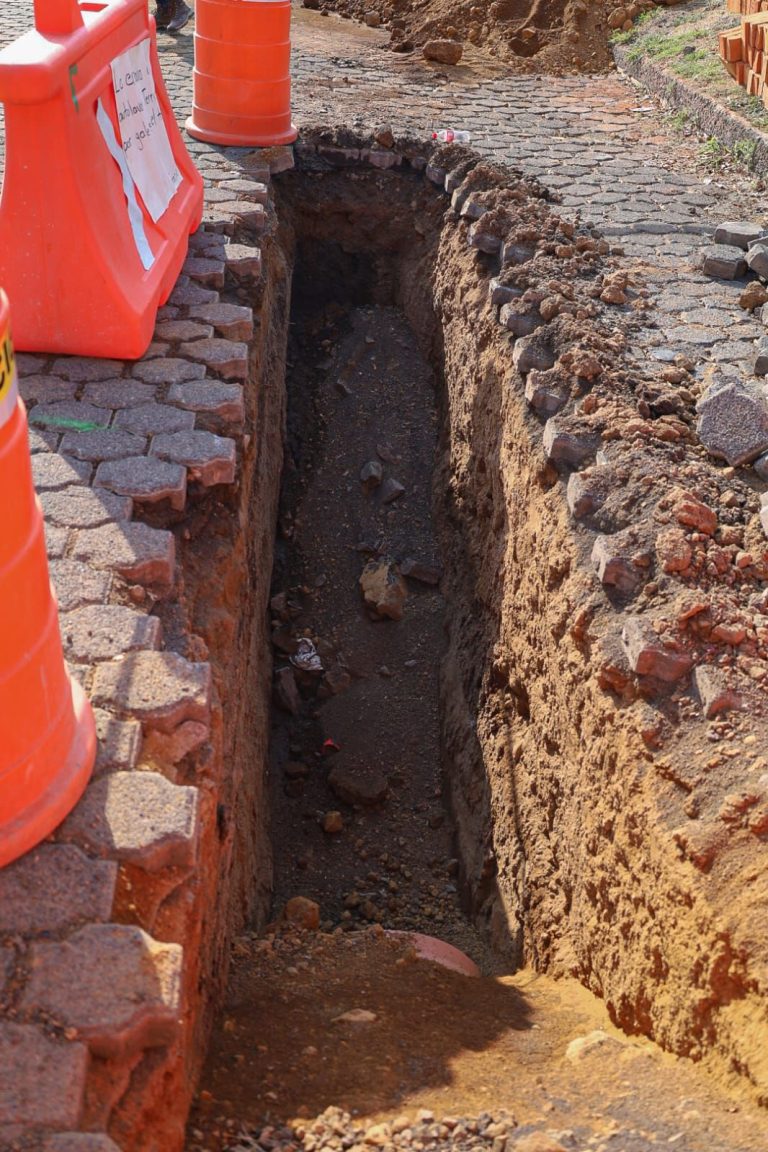 Supervisan avance de obra sanitaria en la colonia Lomas del Punhuato