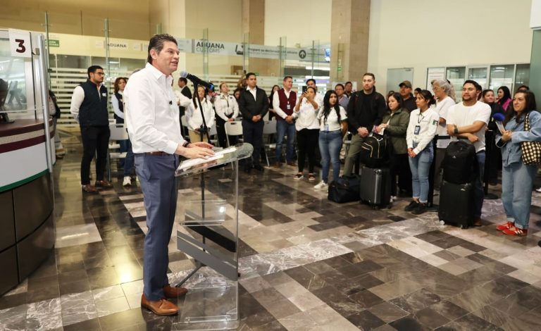 Alfonso Martínez da la bienvenida a paisanos a Morelia