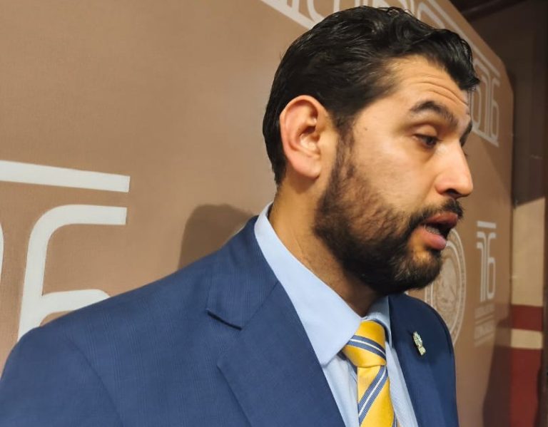 Recorte al Congreso debe comenzar con asesores y aviadores, advierte el PRD