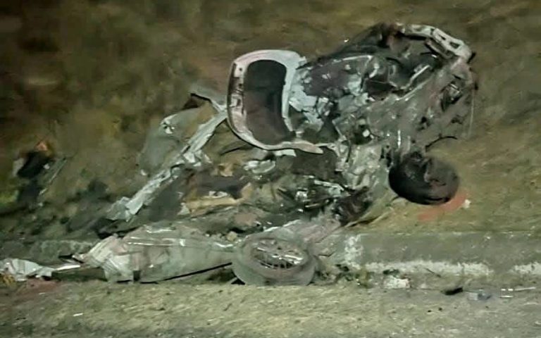 Muere un hombre tras choque entre automóvil y tractocamión en la autopista Siglo XXI