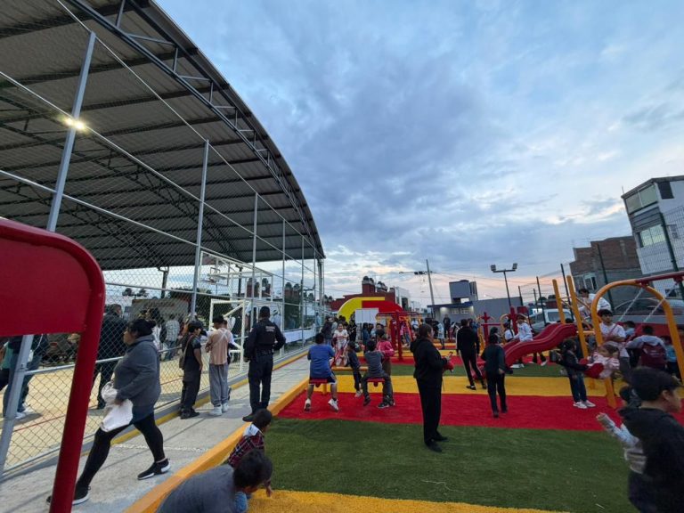 Entregan nueva unidad deportiva en Hacienda del Sol