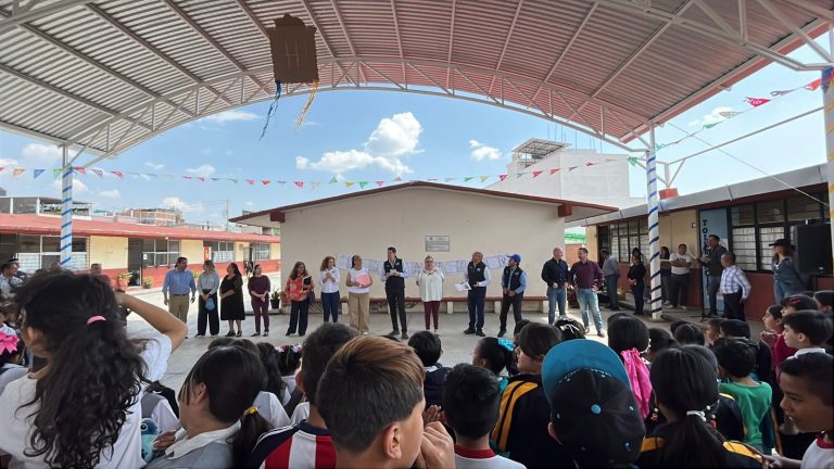 Entrega Ayuntamiento de Morelia tres techumbres en escuelas del municipio