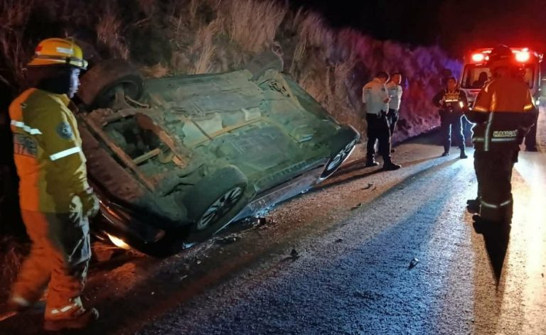 Vuelca auto en la carretera Morelia-Pátzcuaro; hay un lesionado