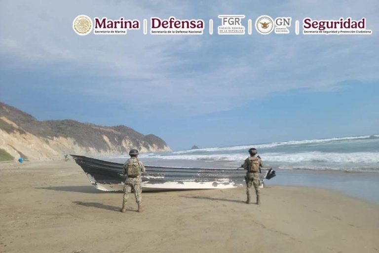 Aseguran embarcación con 265 kg de cocaína en costas de Michoacán 