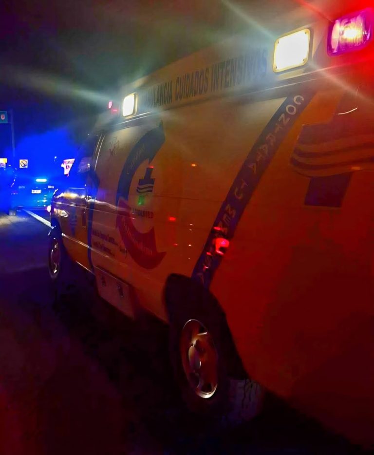 Fatal choque por alcance entre moto y auto deja un fallecido y un herido; en la Siglo XXI