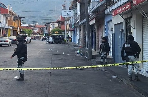 Balean a dos hombres en la colonia Ramón Farías de Uruapan