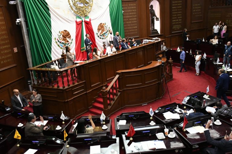 Tres horas después, Congreso logra sesionar por ausencia de diputados oficialistas
