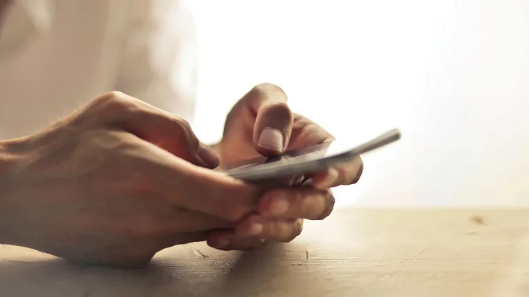 Urge implementar un Registro de Remitentes de SMS para frenar la ola de fraudes