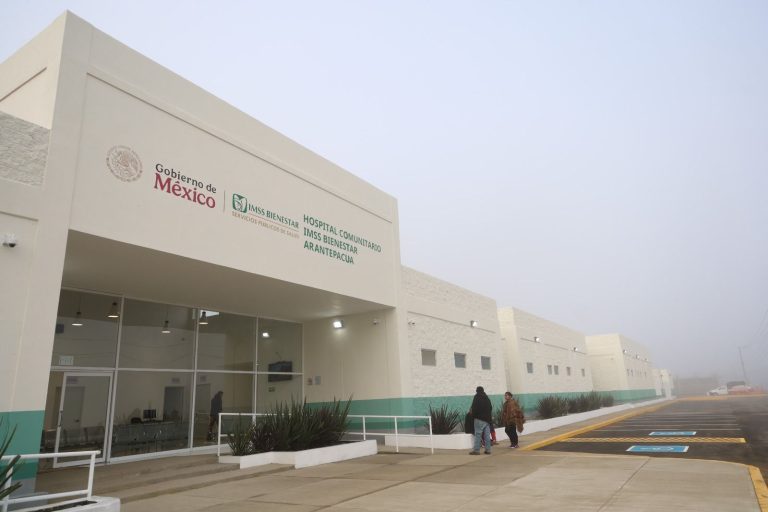 Hospital, escuelas y caminos; destaca Bedolla inversión para Arantepacua