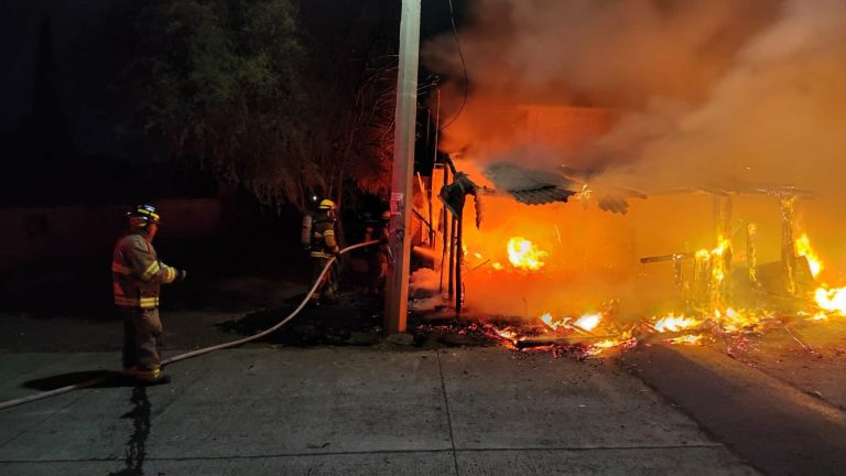 Se incendia domicilio en la colonia Pablo Galeana, en el municipio de Morelia