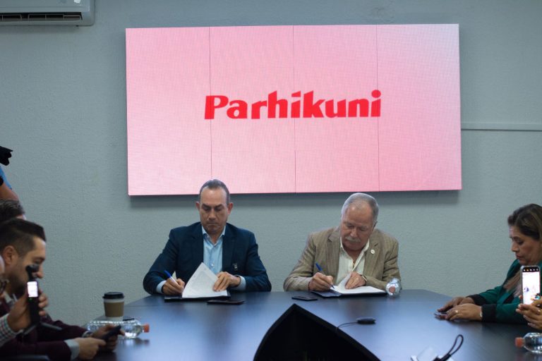 SeMigrante y Parhikuni harán descuentos a migrantes en viajes y paquetería