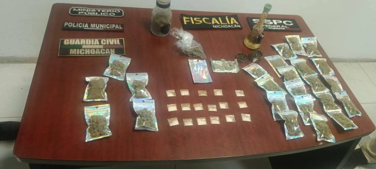 «Revientan» narcotienda en pleno Centro de Uruapan; hay un detenido 