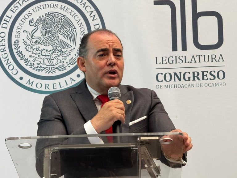 Baltazar Gaona anuncia triple acción legal contra rectora de la UMSNH en medio de reclamos por adeudos