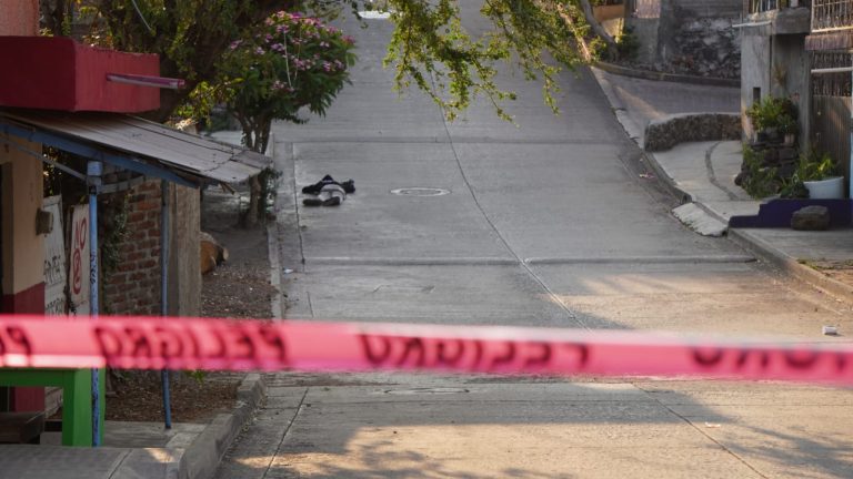 Peatón es ultimado a tiros en la colonia Revolución de Jacona