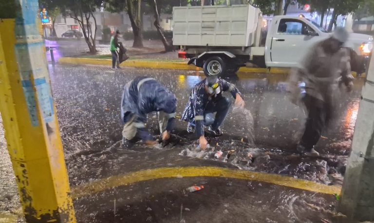 Reportan fuertes lluvias en distintos puntos de Morelia
