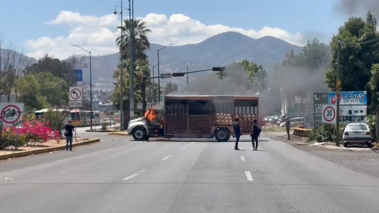 Manifestantes de Arantepacua queman camiones repartidores en diferentes puntos de Morelia