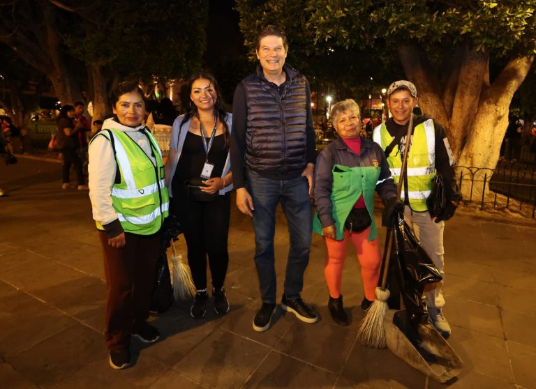 Reconoce alcalde trabajo de equipo de limpia 