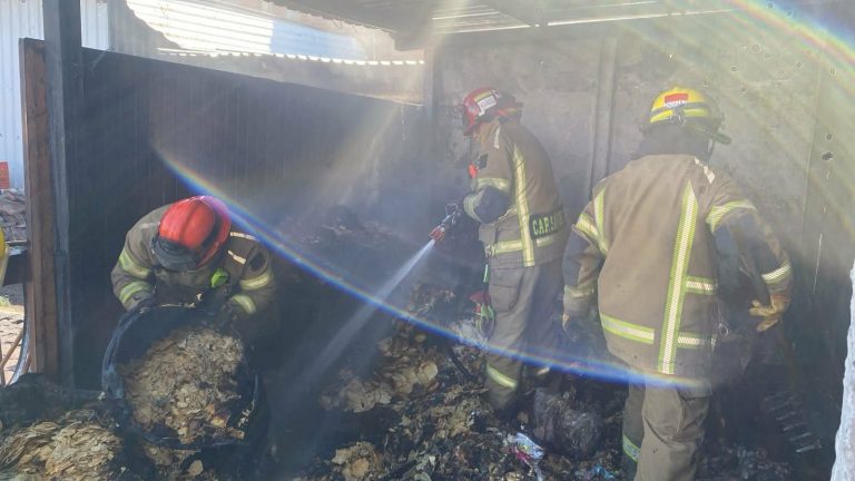 Arde área de residuos de una fábrica de tostadas y frituras al norte de Morelia