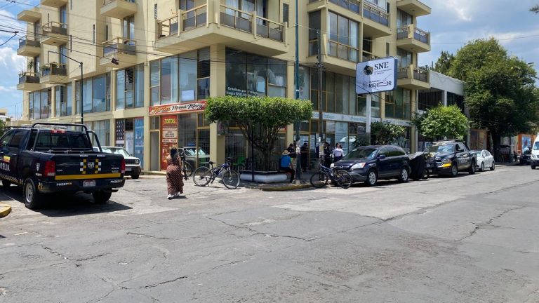 Delincuentes golpean y asaltan a gerente de empresa refresquera en Morelia