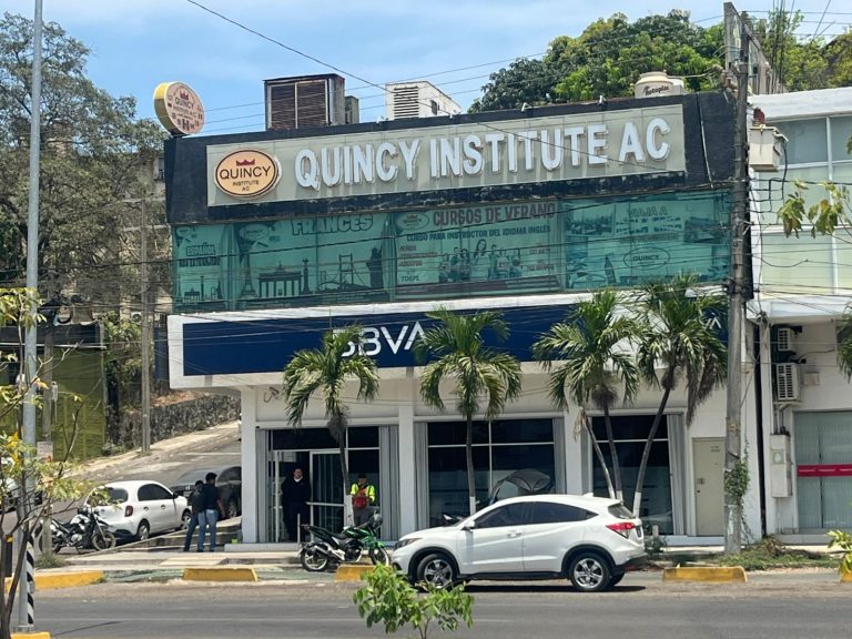 A punta de pistola roban más de medio millón de pesos a cuentahabiente en Lázaro Cárdenas