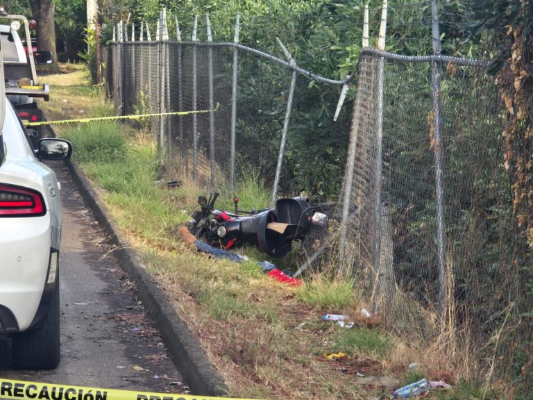 Motociclista sufre mortal accidente en la carretera Tacámbaro-San Antonio de Viña