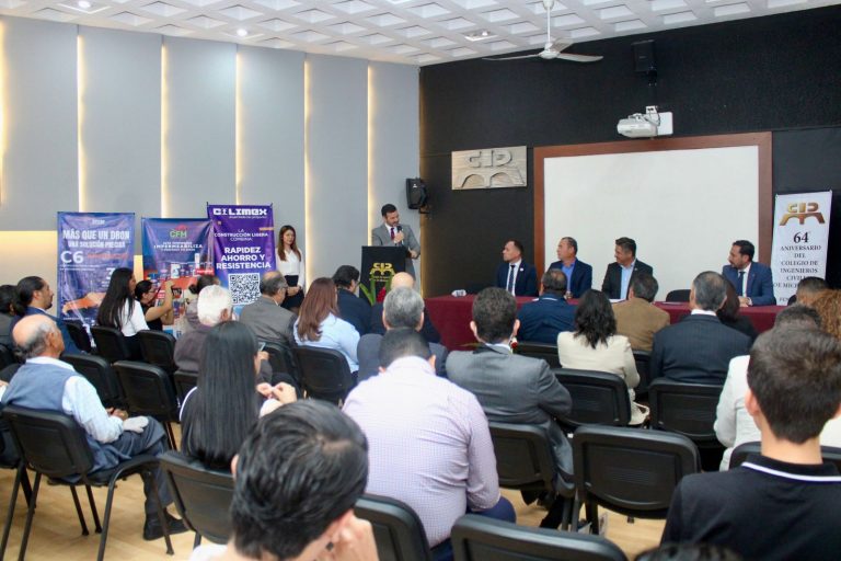 Yankel Benítez reconoce a ingenieros en 64 aniversario de su Colegio en Michoacán