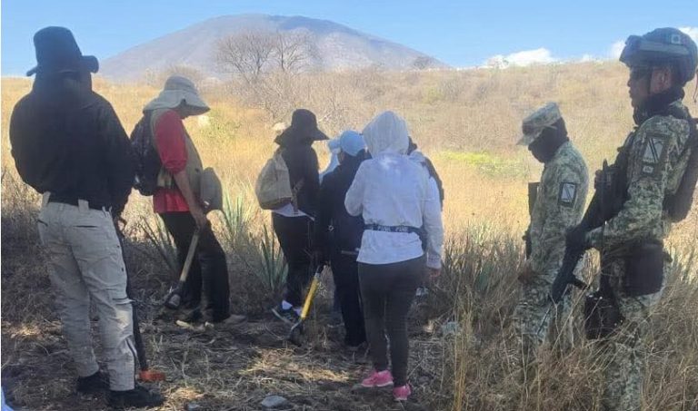 En jornada de búsqueda de personas desaparecidas, localizan dos cadáveres y restos óseos en cerro de Jacona