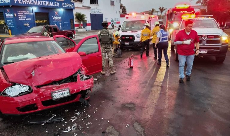 Choque entre dos vehículos deja cuatro heridos en la carretera Morelia-Pátzcuaro