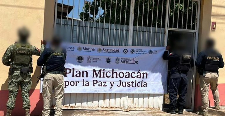 Lanzan desde drones tres artefactos explosivos y caen en el patio de una casa en Queréndaro